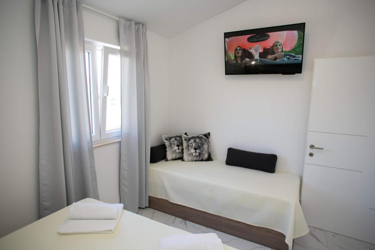 Apartments Sun Dance With Heated Pool Novalja Zewnętrze zdjęcie